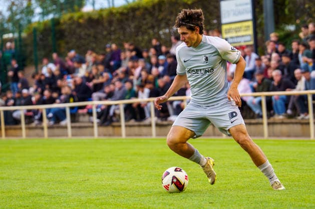 Pictured: Elias Kratzer of BSG Chemie Leipzig, 72, with the ball on September 16, 2026; SV Tasmania Berlin vs. BSG Chemie Leipzig, Northeast Regional League, 2026–27 season, Werner Seelenbinder Sportpark Copyright: HMBxMedia xPascalxSpanehl