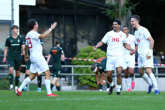 7 Lamin Beuck of Eimsbütteler TV celebrates his goal—making the score 0–2—with his teammates. Soccer Men’s Regionalliga Nord 2026–2027 Season Matchday 9 Eimsbütteler TV vs. SV Werder Bremen U23 September 2, 20162026 I Hinschenfelde Sports Park