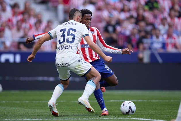 Jonathan David of Atlético de Madrid controls the ball during the LaLiga EA Sports match between Club Atlético de Madrid and Club Atlético Osasuna at Riyadh Air Metropolitano on September 16, 2026, in Madrid, Spain. Photo by Manu Reino, DeFodi Images