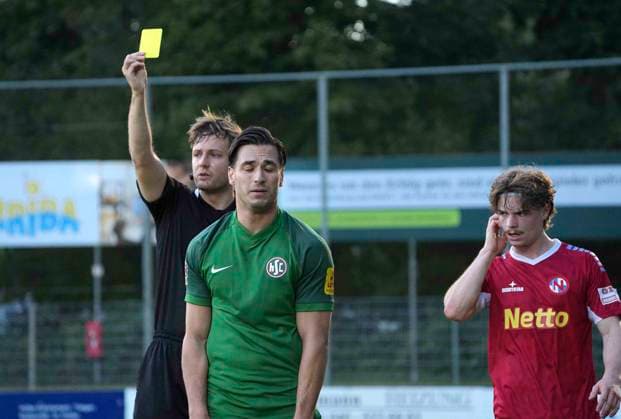 Photo: Referee Tom Holsten shows Evren Serbes a yellow card. HSC Soccer, Regionalliga Nord, Matchday 9 on Wed, Sep 16, 2026: Eintracht Norderstedt vs. HSC Hannover