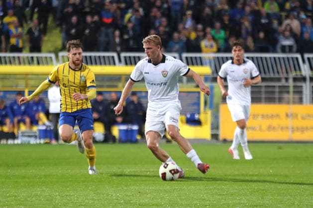Soccer, Northeast Regional League: 1 FC Lok Leipzig vs. BFC Dynamo, September 16, 2026; Levin Mattmüller 6; BFC Dynamo in possession; Soccer, Northeast Regional League, 2026–2027 season, Matchday 9: 1 FC Lok Leipzig vs. BFC Dynamo on September 16, 2026, at Bruno Plache Stadium, Leipzig Copyright: xBEAUTIFULxSPORTS JanxKaeferx
