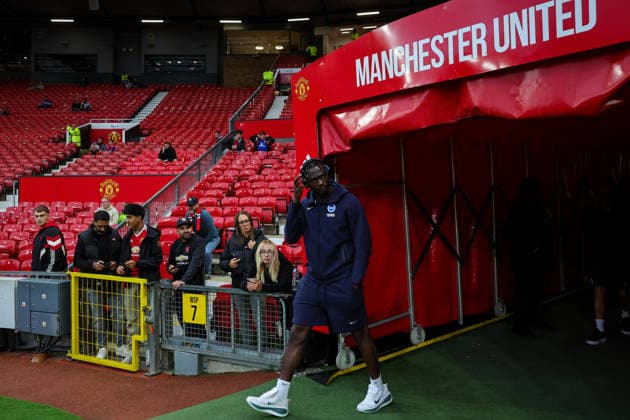 Carabao Cup round 3 Manchester United, ManU v Brighton & Hove Albion Promise David of Brighton & Hove Albion arrives at the stadium prior to kick off during the Carabao Cup round 3 match Manchester United vs Brighton & Hove Albion at Old Trafford, Manchester, United Kingdom on 16 September 2026 (Photo by Mark Cosgrove News Images) Manchester Old Trafford Greater Manchester United Kingdom Copyright: xMarkxCosgrove NewsxImagesx