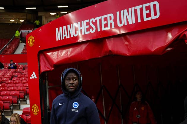 Carabao Cup round 3 Manchester United, ManU v Brighton & Hove Albion Ibrahim Osman of Brighton & Hove Albion arrives at the stadium prior to kick off during the Carabao Cup round 3 match Manchester United vs Brighton & Hove Albion at Old Trafford, Manchester, United Kingdom on 16 September 2026 (Photo by Mark Cosgrove News Images) Manchester Old Trafford Greater Manchester United Kingdom Copyright: xMarkxCosgrove NewsxImagesx