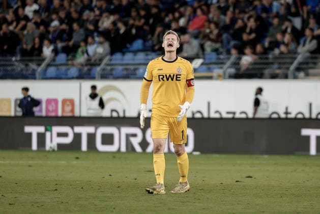 September 16, 2026, xhettx, Soccer 3rd Division, SV Waldhof Mannheim vs. Rot-Weiss Essen; Jakob Karl Germard Golz (Rot-Weiss Essen) can t believe it