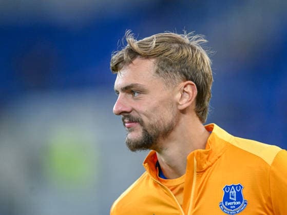 Everton v Wolverhampton Wanderers Carabao Cup Kiernan Dewsbury-Hall of Everton warming up before the Carabao Cup Third Round match at the Hill Dickinson Stadium, Liverpool 16 09 2026 UK Newspapers OUT Copyright: xKarlxVallantinex FIL-23952-0017