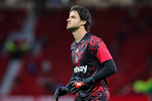 Carabao Cup round 3 Manchester United, ManU v Brighton & Hove Albion Manchester United goalkeeper Senne Lammens in the pregame warmup session during the Carabao Cup round 3 match Manchester United vs Brighton & Hove Albion at Old Trafford, Manchester, United Kingdom on 16 September 2026 (Photo by Mark Cosgrove News Images) Manchester Old Trafford Greater Manchester United Kingdom Copyright: xMarkxCosgrove NewsxImagesx