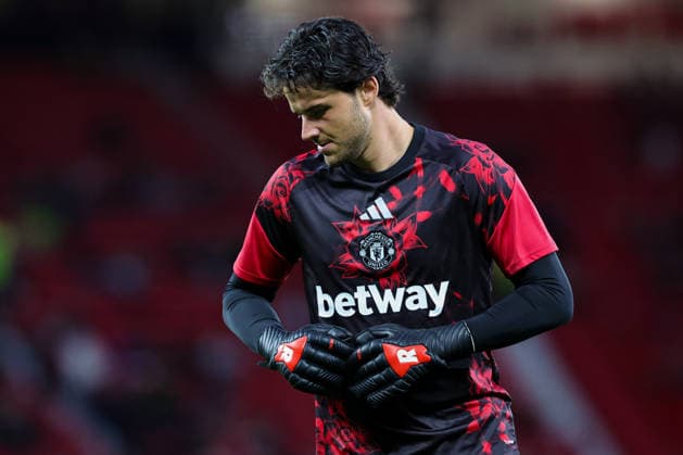 Carabao Cup round 3 Manchester United, ManU v Brighton & Hove Albion Manchester United goalkeeper Senne Lammens in the pregame warmup session during the Carabao Cup round 3 match Manchester United vs Brighton & Hove Albion at Old Trafford, Manchester, United Kingdom on 16 September 2026 (Photo by Mark Cosgrove News Images) Manchester Old Trafford Greater Manchester United Kingdom Copyright: xMarkxCosgrove NewsxImagesx