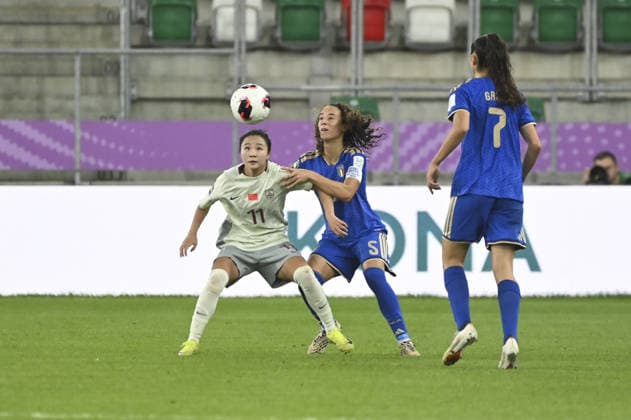 IPA88605177 - Xingyue Yu (CHN) and Azzurra Gallo (ITA) during the Round of 16 match of the FIFA U-20 Women s World Cup between Italy and China PR, in Sosnowiec, Poland, on September 16, 2026  Copyright: xMichalxDubiel IPAxSportx xx IPA88605177