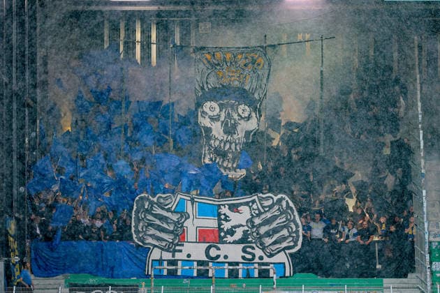 September 16, 2026, xkwix, soccer, 3rd Division, Preußen Münster vs. 1. FC Saarbrücken, Preußenstadion, Matchday 6, 2026–2027 Season: Choreography by the fans in the Saarbrücken stands in the visitors’ section before kickoff, in the rain and smoke. DFB regulations prohibit any use of photographs as image sequences and or quasi-video. Photo: xKamilxWilkowskixPressefotoKochx North Rhine-Westphalia, Germany