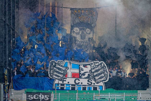 September 16, 2026, xkwix, soccer, 3rd Division, Preußen Münster vs. 1. FC Saarbrücken, Preußenstadion, Matchday 6, 2026–2027 Season: Choreography by the fans in the Saarbrücken stands in the visitors’ section before kickoff, in the rain and smoke. DFB regulations prohibit any use of photographs as image sequences and or quasi-video. Photo: xKamilxWilkowskixPressefotoKochx North Rhine-Westphalia, Germany