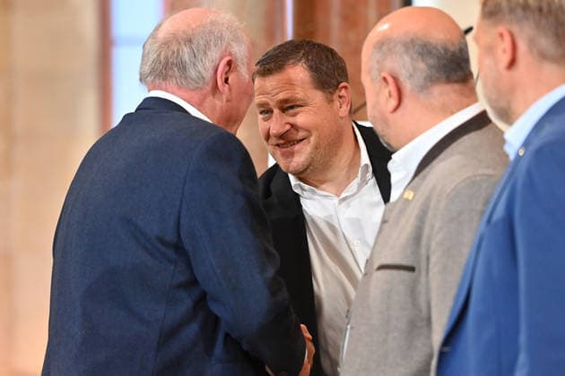 Max EBERL, sporting director of FC Bayern Munich, welcomes Uli HOENESS,Honorary President of Bayern Munich, and Markus SÖDER, Minister-President of Bavaria and CSU Chairman, welcome the championship teams of FC Bayern Munich to the Kuppelsaal at the State Chancellery in Munich on September 16, 2026