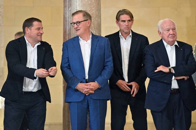 From left: Max EBERL, Sports Director of FC Bayern Munich; Jan Christian DREESEN, Chairman of the Board of FCB; Christoph FREUND, Sports Director of Bayern Munich;Walter MENNEKES, 2nd Vice President of FC Bayern Munich; Markus SOEDER, Minister-President of Bavaria and Chairman of the CSU, welcomes the championship teams of FC Bayern Munich in the Kuppelsaal at the State Chancellery in Munich on September 16, 2026
