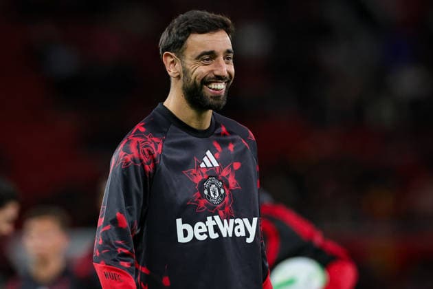Carabao Cup round 3 Manchester United, ManU v Brighton & Hove Albion Bruno Fernandes of Manchester United in the pregame warmup session during the Carabao Cup round 3 match Manchester United vs Brighton & Hove Albion at Old Trafford, Manchester, United Kingdom on 16 September 2026 (Photo by Mark Cosgrove News Images) Manchester Old Trafford Greater Manchester United Kingdom Copyright: xMarkxCosgrove NewsxImagesx