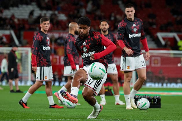 Carabao Cup round 3 Manchester United, ManU v Brighton & Hove Albion Andrey Santos of Manchester United in the pregame warmup session during the Carabao Cup round 3 match Manchester United vs Brighton & Hove Albion at Old Trafford, Manchester, United Kingdom on 16 September 2026 (Photo by Mark Cosgrove News Images) Manchester Old Trafford Greater Manchester United Kingdom Copyright: xMarkxCosgrove NewsxImagesx