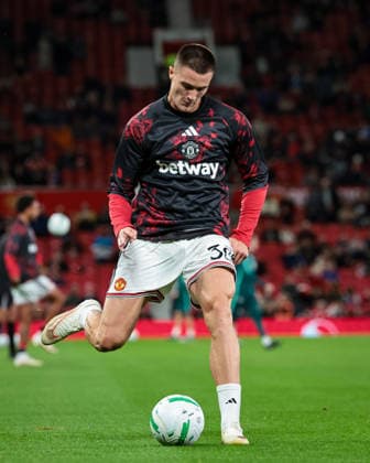 Carabao Cup round 3 Manchester United, ManU v Brighton & Hove Albion Benjamin Sesko of Manchester United in the pregame warmup session during the Carabao Cup round 3 match Manchester United vs Brighton & Hove Albion at Old Trafford, Manchester, United Kingdom on 16 September 2026 (Photo by Mark Cosgrove News Images) Manchester Old Trafford Greater Manchester United Kingdom Copyright: xMarkxCosgrove NewsxImagesx