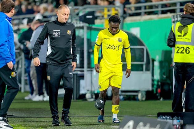 September 16, 2026, xkwix, Soccer, 3rd Division, Preußen Münster vs. 1. FC Saarbrücken, Preußenstadion, Matchday 6, 2026–2027 Season: Kelsey Owusu of 1. FC Saarbrücken, No. 31, with an ice pack on his leg after being substituted due to injury. DFB regulations prohibit any use of photographs as image sequences and or quasi-video. Photo: xKamilxWilkowskixPressefotoKochx, North Rhine-Westphalia, Germany