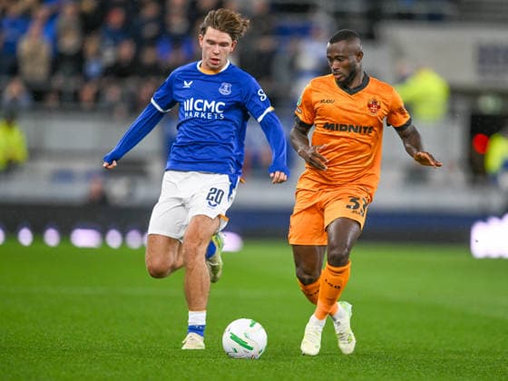 Everton v Wolverhampton Wanderers Carabao Cup Tyler Dibling of Everton and Ghislain Konan of Wolverhampton Wanderers during the Carabao Cup Third Round match at the Hill Dickinson Stadium, Liverpool 16 09 2026 UK Newspapers OUT Copyright: xKarlxVallantinex FIL-23952-0021
