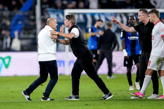 From left: Rui Mota, coach and head coach of SV Waldhof, has to be restrained by Gerhard Zuber, sporting director of SV Waldhof, after the final whistle; he is furious, shouting, screaming, in a heated exchange on the field, disappointed by the loss, disappointment after the final whistle, highlight, losers, lost, frustration, disappointed, pessimistic, September 16, 2026, Mannheim, Germany, soccer, 3rd Division, SV Waldhof Mannheim vs. Rot-Weiss Essen, DFB and DFL regulations prohibit any use of photographs as image sequences and or quasi-video xozx