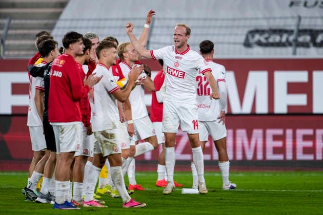 Rot Weiss Essen players, celebrating after the final whistle, joy over the victory, winners, celebrating, cheerful, positive, happy, optimistic, highlight, action, September 16, 2026, Mannheim, Germany, soccer, 3rd League, SV Waldhof Mannheim vs. Rot Weiss Essen, DFB and DFL regulations prohibit any use of photographs as image sequences and or quasi-video xozx