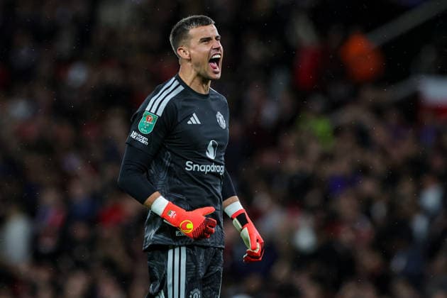Carabao Cup round 3 Manchester United, ManU v Brighton & Hove Albion Manchester United goalkeeper Karl Darlow celebrates Shea Lacey of Manchester United scoring a goal to make it 1-0 during the Carabao Cup round 3 match Manchester United vs Brighton & Hove Albion at Old Trafford, Manchester, United Kingdom on 16 September 2026 (Photo by Mark Cosgrove News Images) Manchester Old Trafford Greater Manchester United Kingdom Copyright: xMarkxCosgrove NewsxImagesx