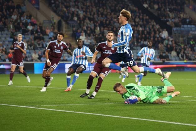 Marco Bizot of Aston Villa and Victor Torp of Coventry City Coventry City v Aston Villa, EFL Carabao Cup, Football, Coventry Building Society Arena, Coventry, UK - 16 Sep 2026Coventry Coventry Building Society Arena United Kingdom EDITORIAL USE ONLY No use with unauthorised audio, video, data, fixture lists, club league logos or live services. Online in-match use limited to 120 images, no video emulation. No use in betting, games or single club league player publications. Copyright: xKieranxMcManus Shutterstockx 17151870ca