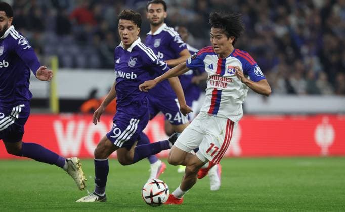 Anderlecht s Ali Maamar and Lyon s Keito Nakamura fight for the ball during a soccer game between Belgian RSC Anderlecht and French Olympique Lyonnais, Wednesday 16 September 2026 in Brussels, on the first day (out of 8) of the league phase of the UEFA Europa League tournament. VIRGINIExLEFOUR  x186656895x