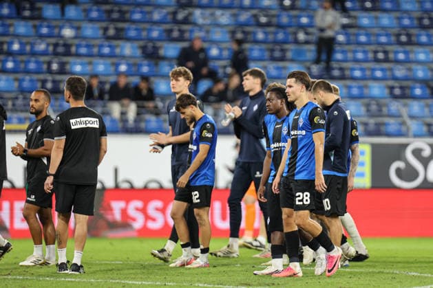 The SV Waldhof Mannheim players after the final whistle of the SV Waldhof Mannheim vs. Rot-Weiss Essen match on September 16, 2026, in Mannheim at Carl Benz Stadium. Photo by Alfio Marino Copyright: