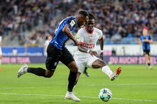 Noah Sarenren Bazee of SV Waldhof Mannheim, 37, and Franci Bouebari of Rot Weiss Essen, 19; SV Waldhof Mannheim vs. Rot Weiss Essen on September 16, 2026, in Mannheim at Carl Benz Stadium. Photo by Alfio Marino Copyright: