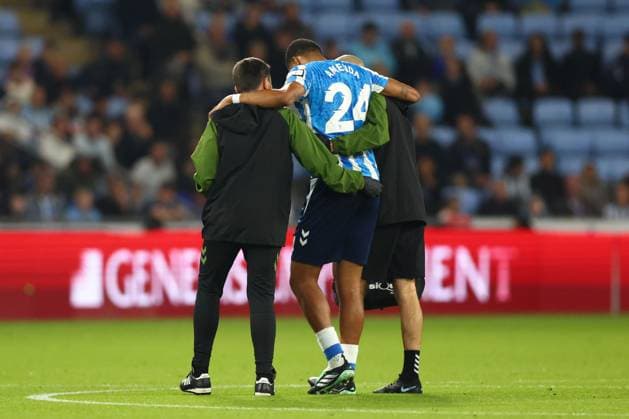 Aurele Amenda of Coventry City is helped off by Coventry City backroom staff Coventry City v Aston Villa, EFL Carabao Cup, Football, Coventry Building Society Arena, Coventry, UK - 16 Sep 2026Coventry Coventry Building Society Arena United Kingdom EDITORIAL USE ONLY No use with unauthorised audio, video, data, fixture lists, club league logos or live services. Online in-match use limited to 120 images, no video emulation. No use in betting, games or single club league player publications. Copyright: xKieranxMcManus Shutterstockx 17151870cg