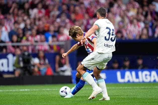 September 16, 2026, Madrid, Madrid, Spain: Kang-in Lee of Atletico de Madrid shoots to score his team s second goal during the Spanish League, LaLiga EA Sports, football match played between Atletico de Madrid and CA Osasuna at Riyadh Air Metropolitano stadium on September 16, 2026, in Madrid, Spain. Madrid Spain - ZUMAa181 20260916_zaa_a181_120 Copyright: xDennisxAgyemanx
