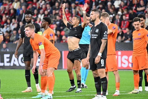 September 16, 2026, GER, Soccer, Men s, Europa League, 2026–2027 Season, Matchday 1 of the group stage, Bayer 04 Leverkusen (GER) vs. NK Celje (SVN); everyone is waiting for the free kick while Aleix Garcia (Leverkusen, No. 24) shows off his physique and pulls up his jersey. DFB and DFL regulations prohibit any use of photographs as image sequences and or quasi-video. Leverkusen, BayArena, North Rhine-Westphalia, Germany Copyright: xNordphoto Meuterx
