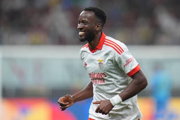 Benfica s Dode Lukebakio celebrates after scoring 0-1 during the Europa League soccer match between Ac Milan and Benfica at San Siro Stadium in Milan , Italy - September 16 , 2026. - Soccer  Copyright: xSpada LaPressex