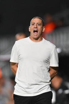 UEFA Europa League: Hapoel Beer-Sheva FC and GNK Dinamo Zagreb Ran Kozuch head coach reacts during the UEFA Europa League game between Hapoel Beer-Sheva FC and GNK Dinamo, Giulesti Stadium in Bucharest, Romania, 16 September 2026. Alex Nicodim Imago Images Copyright: xx