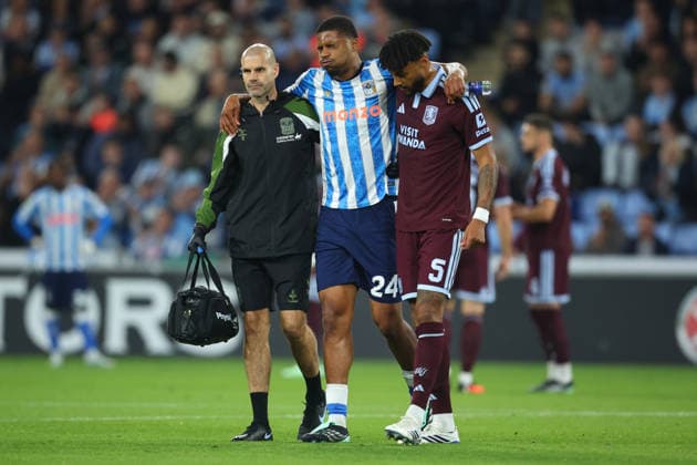 Coventry City v Aston Villa - Carabao Cup Third Round Aurele Florian Amenda of Coventry City is helped of the pitch by Tyrone Mings of Aston Villa during the Carabao Cup Third Round match between Coventry City and Aston Villa at The Coventry Building Society Arena on September 16, 2026 in Coventry, England. WARNING! This Photograph May Only Be Used For Newspaper And Or Magazine Editorial Purposes. May Not Be Used For Publications Involving 1 player, 1 Club Or 1 Competition Without Written Authorisation From Football DataCo Ltd. For Any Queries, Please Contact Football DataCo Ltd on +44 (0) 207 864 9121 Coventry The Coventry Building Society Arena England United Kingdom Copyright: xAllstarxPicturexLibraryxLtdx