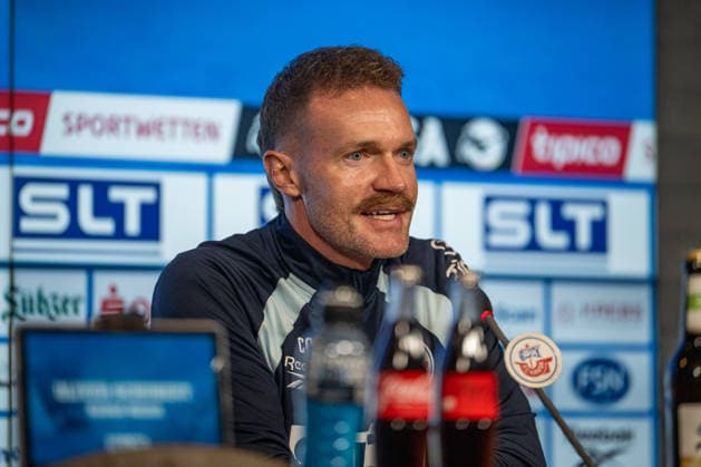 Rostock, Germany September 16, 2026 3rd League 2026–2027 Match 6 FC Hansa Rostock vs. VfB Stuttgart II Pictured: Interim Coach Yannic Thiel of Hansa Rostock at the postgame press conference DFB and DFL regulations prohibit any use of photographs as image sequences and or quasi-video Copyright: xFotostandx xVoelkerx