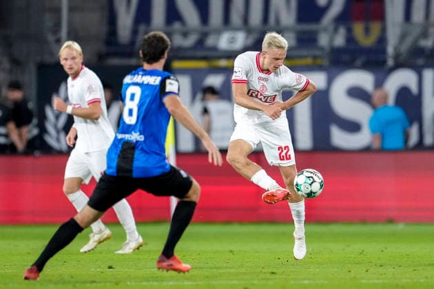 v li Maximilian Thalhammer SV Waldhof, 8, Janne Sietan Essen, 22, Action, Game Scene, September 16, 2026, Mannheim, Germany, soccer, 3rd League, SV Waldhof Mannheim vs. Rot-Weiss Essen, DFB and DFL regulations prohibit any use of photographs as image sequences and or quasi-video xozx