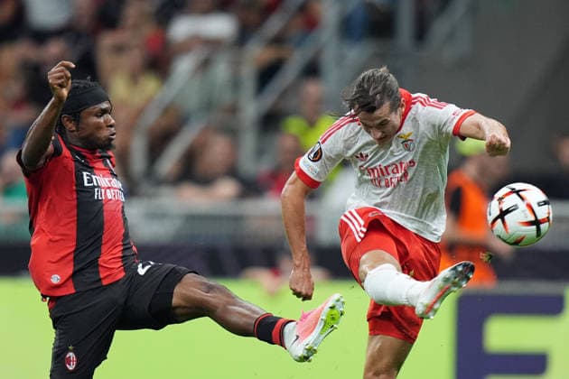 Benfica s Jakub Kaminski fights for the ball with AC Milan s Samuel Chukweueze during the Europa League soccer match between Ac Milan and Benfica at San Siro Stadium in Milan , Italy - September 16 , 2026. - Soccer  Copyright: xSpada LaPressex