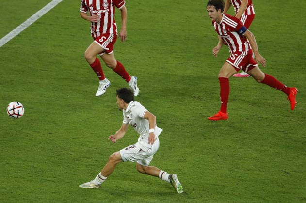 UEFA Europa League - Olympiacos FC vs Jagiellonia BiaÅ‚ystok - Kajetan Szmyt of Jagiellonia BiaÅ‚ystok in action while scoring the 0-1 during the UEFA Europa League Phase matchday 1 soccer match between Olympiacos FC and Jagiellonia BiaÅ‚ystok at the Georgios Karaiskakis Stadium in Piraeus, Greece, 16 September 2026. IMAGO ONE INCH PRODUCTIONS PIRAEUS GREECE Copyright: xONExINCHxPRODUCTIONSx 7088941