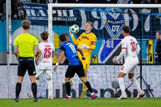 Jakob Karl Gerhard Golz, goalkeeper, Essen, 1, catches the ball; action; game scene; in the penalty area; penalty area scene; September 16, 2026, Mannheim, Germany, soccer, 3rd Division, SV Waldhof Mannheim vs. Rot-Weiss Essen, DFB and DFL regulations prohibit any use of photographs as image sequences and or quasi-video xozx