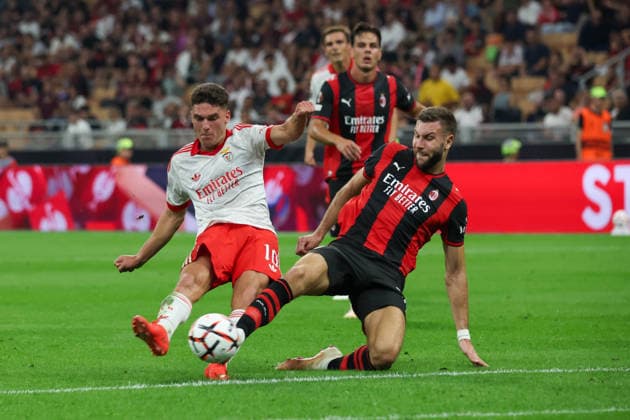 IPA88608671 - Europa League, Group Stage, Day 1, Giuseppe Meazza Stadium, Milan vs. Benfica; pictured: Sudakov (Benfica) and Pavlovic (Milan)  Copyright: xGabrielexSiri IPAxSportx xx IPA88608671