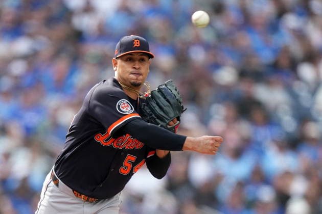 September 16, 2026, Toronto, On, CANADA: Detroit Tigers pitcher Keider Montero (54) makes a throw to first base against the Toronto Blue Jays during first inning MLB, Baseball Herren, USA baseball action in Toronto on Wednesday, Sept. 16, 2026. Canada News - September 16, 2026  - ZUMAc35_ 20260916_zaf_c35_117 Copyright: xNathanxDenettex