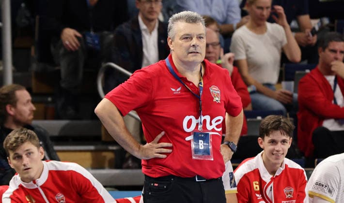 Coach Xavier Pascual Fuertes, Upper Body Workout, Handball, Champions League, Men s Division 2, Matchday 2, 2026–2027 Season, September 16, 2026: Füchse Berlin vs. One Veszprem HC at the Max Schmeling Halle