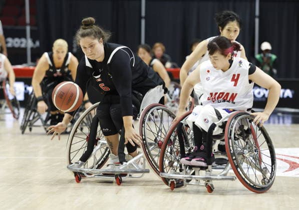 September 16, 2026, Ottawa, On, CANADA: Canada s Arinn Young (6) drives to the net as Japan s Mayumi Tsuchida (7) chases during first half of IWBF Wheelchair Basketball World Championships women s quarter-final action in Ottawa on Wednesday, Sept. 16, 2026. Canada News - September 16, 2026  - ZUMAc35_ 20260916_zaf_c35_126 Copyright: xPatrickxDoylex