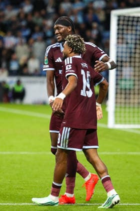 Coventry City v Aston Villa, Carabao Cup Tammy Abraham Of Aston Villa scores a GOAL 1-3 and celebrates during the Coventry City v Aston Villa Carabao Cup 3rd Round match at Coventry Building Society Arena, Coventry, England on 16 September 2026 Credit: Lee Keuneke Every Second Media Editorial use only. All images are copyright Every Second Media Limited. No images may be reproduced without prior permission. All rights reserved. Premier League and Football League images are subject to licensing agreements with Football DataCo Limited. see https: www.football-dataco.com Copyright: xIMAGO EveryxSecondxMediax ESM-2171-0032 LeexKeunekex xEveryxSecondxMediax