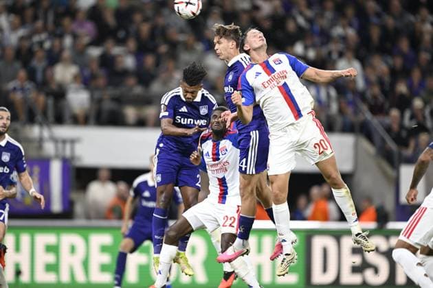 RSC Anderlecht v Olympique Lyon - UEFA Europa League ANDERLECHT, BELGIUM - SEPTEMBER 16 : Sikan Danylo forward of RSC Anderlecht, Bacher Felix defender of Olympique Lyonnais during the UEFA Europa League 2026 27 League Phase MD1 match between RSC Anderlecht and Olympique Lyon on September 16, 2026 in Anderlecht, Belgium, 16 09 2026 Anderlecht Belgium  Copyright: xNicoxVereeckenx