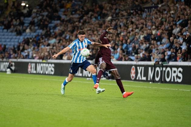 Players from Coventry City and Aston Villa battle for possession during the Carabao Cup match between Coventry City and Aston Villa at Coventry Building Society Arena (Photo by Jay Soundo) Copyright: xJayxSoundox xSportsxPressxPhotox Sportspressphoto_SPR233110