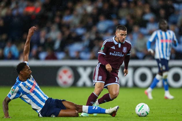 Coventry City v Aston Villa, Carabao Cup Ethan Pinnock Of Coventry City Slide Tackles Emi Buendia Of Aston Villa during the Coventry City v Aston Villa Carabao Cup 3rd Round match at Coventry Building Society Arena, Coventry, England on 16 September 2026 Credit: Lee Keuneke Every Second Media Editorial use only. All images are copyright Every Second Media Limited. No images may be reproduced without prior permission. All rights reserved. Premier League and Football League images are subject to licensing agreements with Football DataCo Limited. see https: www.football-dataco.com Copyright: xIMAGO EveryxSecondxMediax ESM-2171-0058 LeexKeunekex xEveryxSecondxMediax