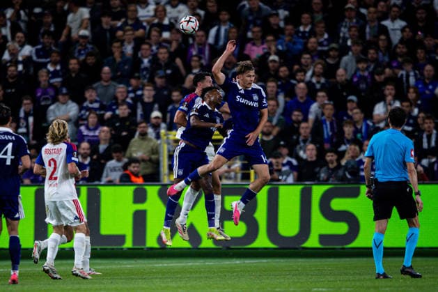 September 16, 2026 UEFA Europa League, RSC Anderlecht vs. Olympique Lyon at Lotto Park Danylo Sikan (Anderlecht) and Tawfik Bentayeb (Anderlecht) leap into the air IMPORTANT NOTICE In accordance with DFL and UEFA regulations, it is prohibited to use or allow the use of photographs taken in the stadium and or during the match in the form of sequential images and or video-like photo series Copyright: xJordyxFourgonx