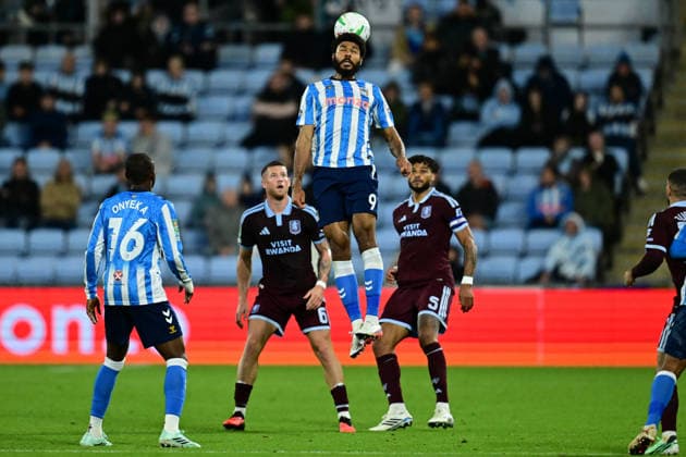 Coventry City v Aston Villa, EFL Cup Coventry City forward Ellis Simms (9) heads the ball during the EFL Cup match between Coventry City and Aston Villa at the Coventry Building Society Arena, Coventry, UK on 16 September 2026. Coventry Coventry Building Society Arena West Midlands UK Editorial use only DataCo restrictions apply See www.football-dataco.com , Copyright: xDennisxGoodwinx PSI-24892-0044