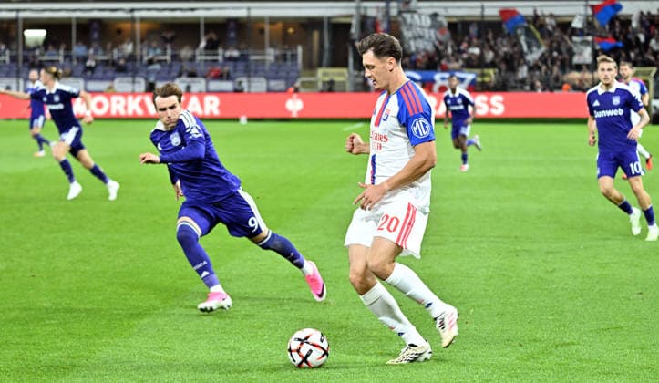 RSC Anderlecht v Olympique Lyon - UEFA Europa League BRUSSELS, BELGIUM - SEPTEMBER 16: Mihajlo Winkler (9) of Anderlecht in action during the UEFA Europa League match between RSC Anderlecht and Olympique Lyon at Lotto Park Stadium in Brussels, Belgium, on September 16, 2026. Dursun Aydemir Anadolu Brussels Belgium. Editorial use only. Please get in touch for any other usage.  Copyright: x2026xAnadoluxDursunxAydemirx